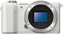 Sony Ilce-5000lw Appareil Photo Numérique Hybride, Capteur Type Aps-c, 20,1 Mpix Blanc + Objectif 16-50 Mm Rétractable Argent